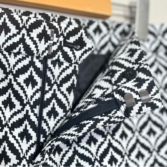 Banana Republic Mid Rise Hampton Black White Geo Shorts 4.5" Inseam - Picture 6 of 12